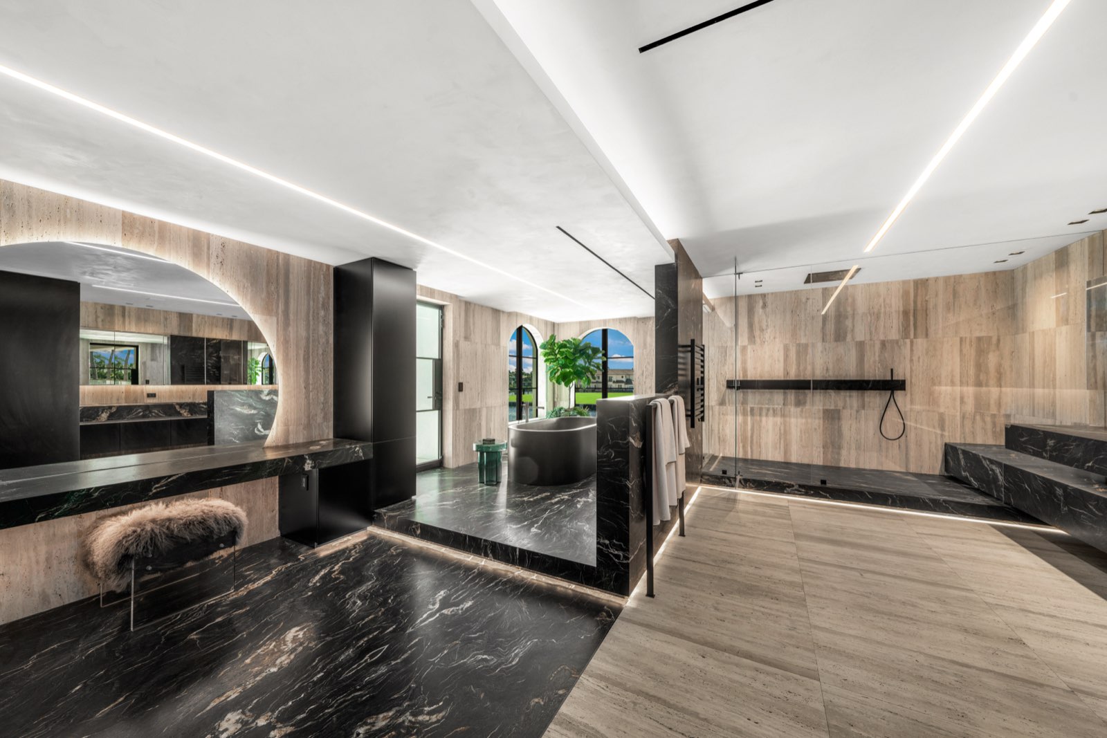 Boca Raton Spanish River — Her master vanity